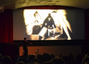 Das-Cabinet-des-Dr.-Caligari-Premiere-im-Rialto-Kino-555x400